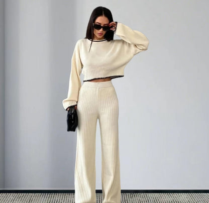 ENSEMBLE TRICOTE AVEC BORDURE CONTRASTEE