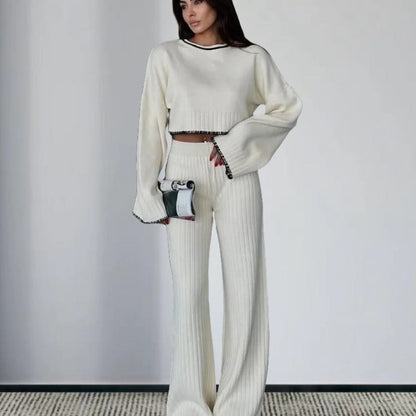 ENSEMBLE TRICOTE AVEC BORDURE CONTRASTEE