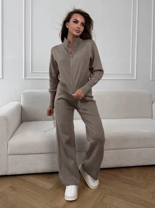 ALBA | PANTALON LARGE, VESTE ZIPPEE.