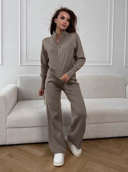 ALBA | PANTALON LARGE, VESTE ZIPPEE.