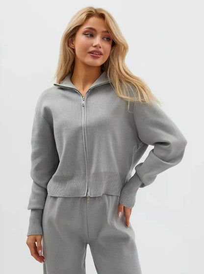 ALBA | Pantalon large, veste zippée.