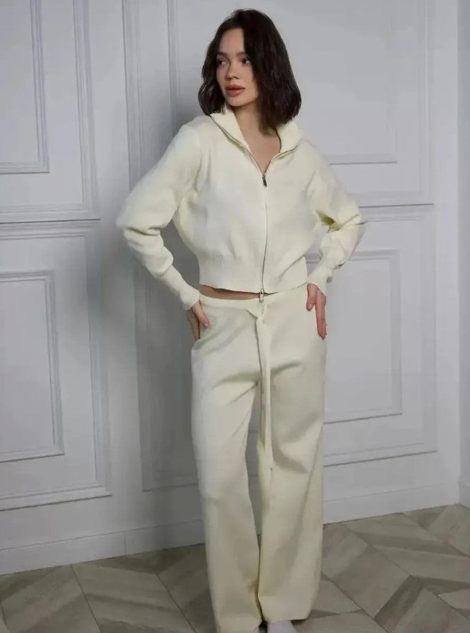 ALBA | Pantalon large, veste zippée.