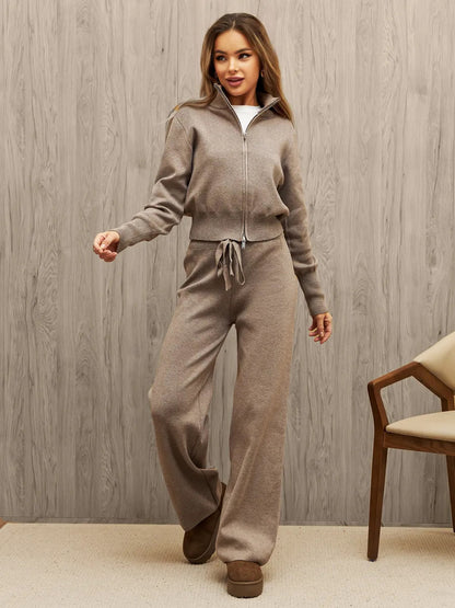 ALBA | PANTALON LARGE, VESTE ZIPPEE.