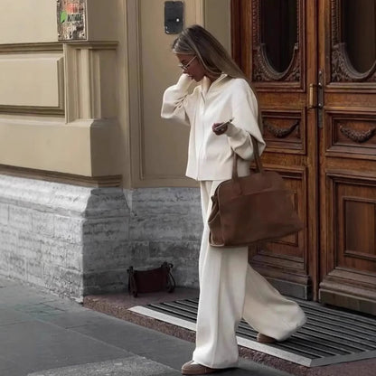 ALBA | PANTALON LARGE, VESTE ZIPPEE.
