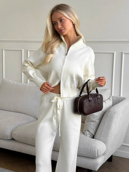 ALBA | PANTALON LARGE, VESTE ZIPPEE.
