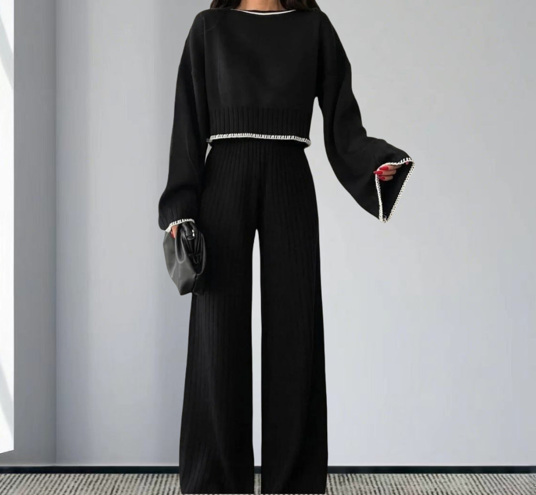 ENSEMBLE TRICOTE AVEC BORDURE CONTRASTEE