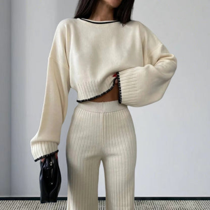 ENSEMBLE TRICOTE AVEC BORDURE CONTRASTEE