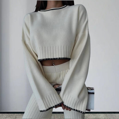 ENSEMBLE TRICOTE AVEC BORDURE CONTRASTEE